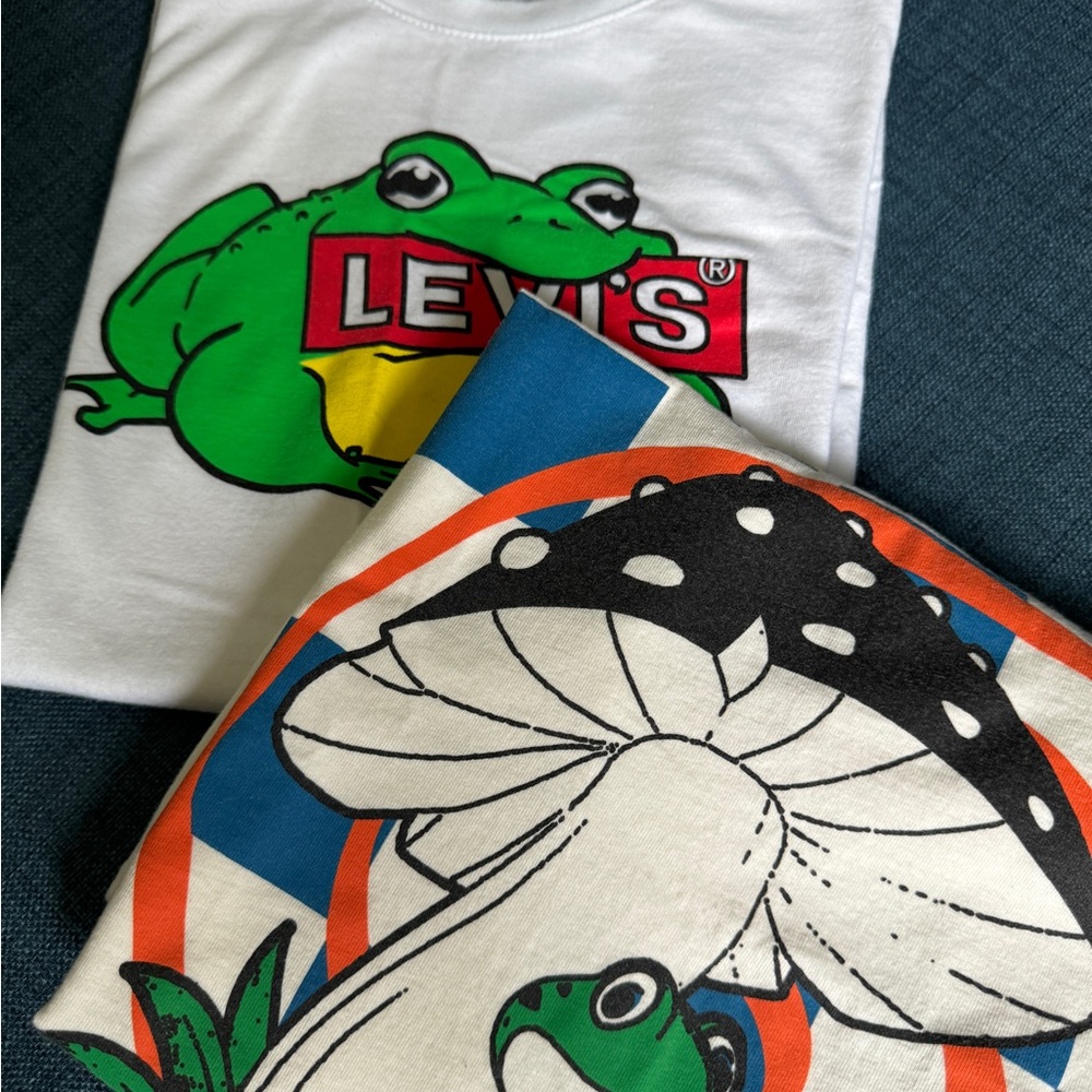 BUNDLE! Levi’s and Vans Frog Cotton T-Shirts